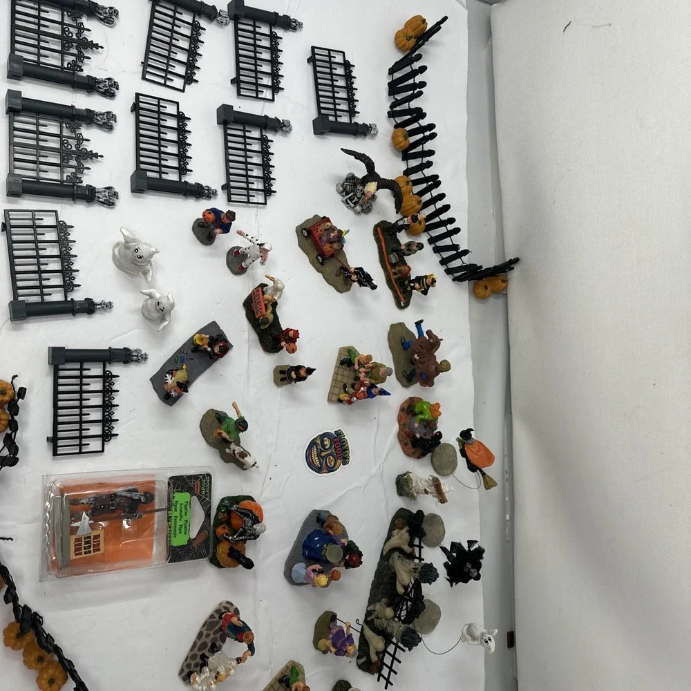 Big MIX lot Lemax Spooky Town halloween Vintage Retired